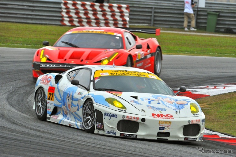 ニコニコ生放送で予選レースの配信が決定したSUPER GT（痛車のイカ娘フェラーリも参戦、写真は2011年の様子）