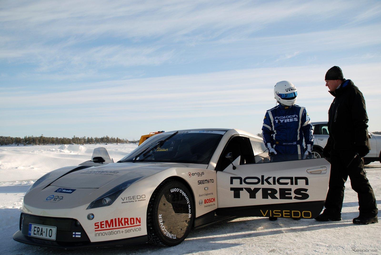 ノキアンタイヤを装着したフィンランドのEV、E-RAによる氷上最高速チャレンジ