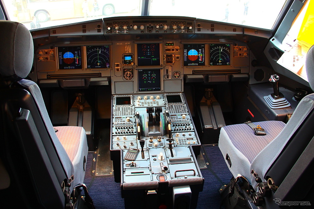 アル・ジャービル・アビエーションのエアバスA318エリート（ACJ318）のコックピット