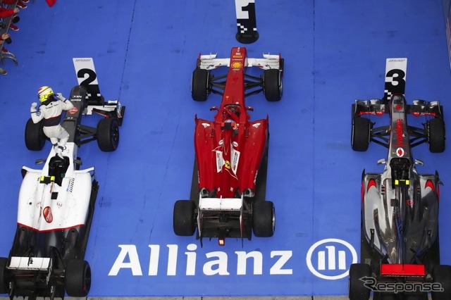 ペレス（向かって左。ザウバー、F1マレーシアGPで2位）