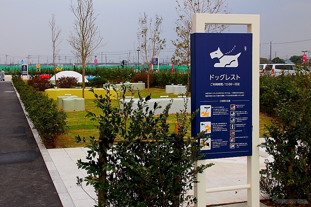 三井アウトレットパーク木更津にはドッグレストコーナーが設置されている
