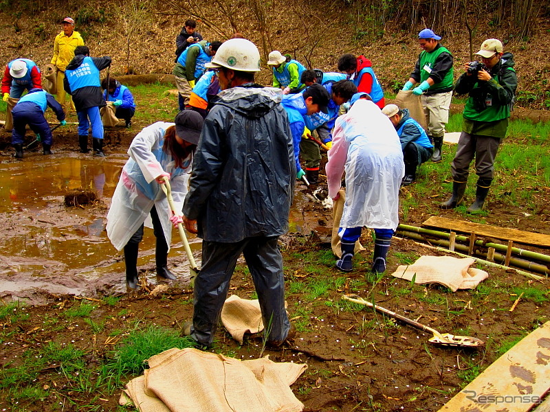 「ツイッターを見て」と軽い気持ちから参加したという女子大生2人組も無我夢中