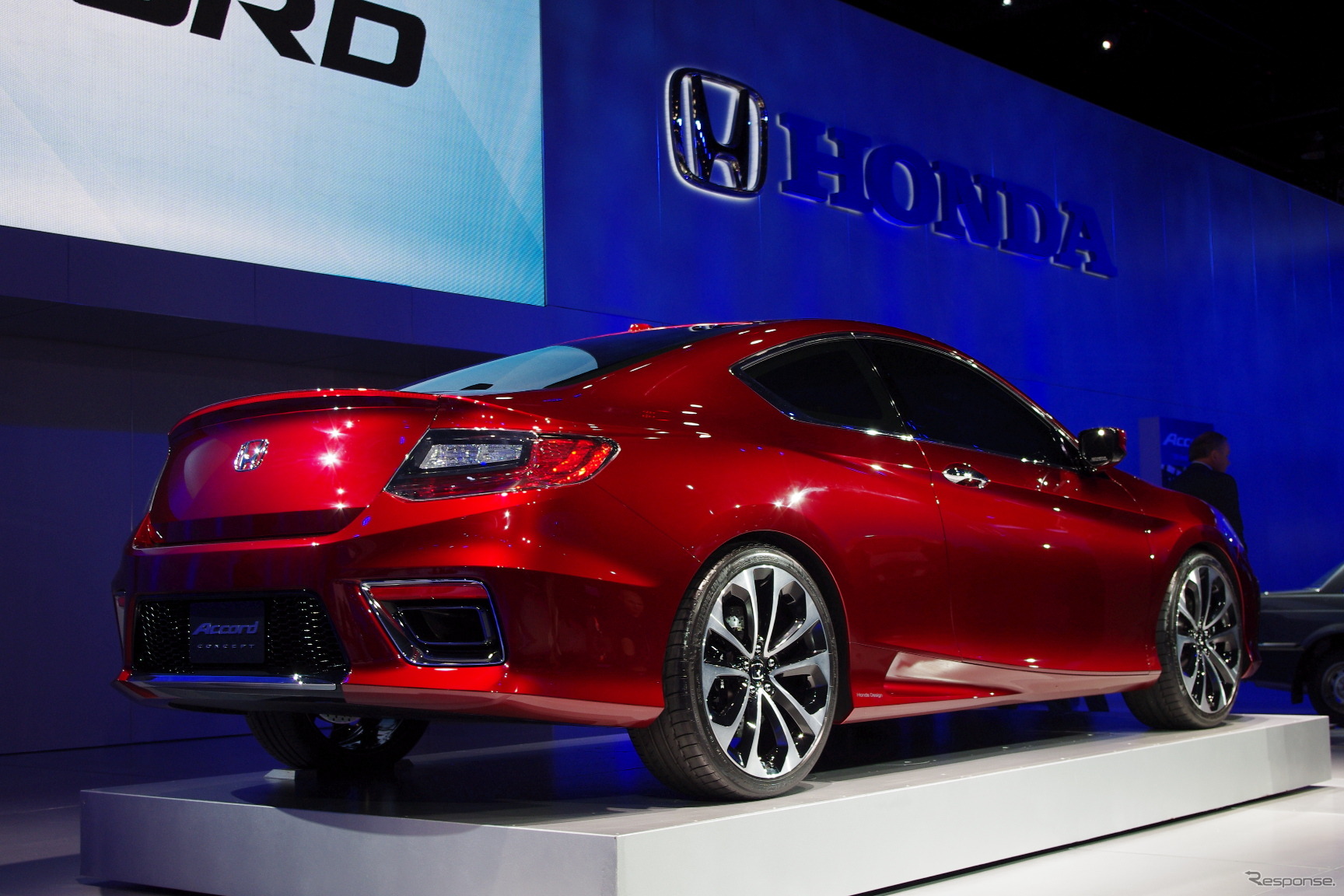次期ホンダ・アコード（日本名：『インスパイア』）を示唆したアコードクーペコンセプト。PHVを設定する予定（デトロイトモーターショー12）