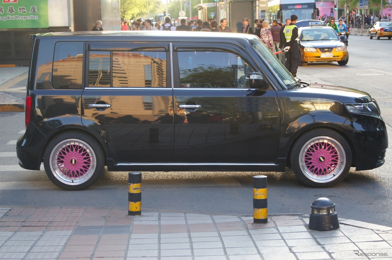 北京を行き交うさまざまなクルマ。世界的に有名な高級車たちも。