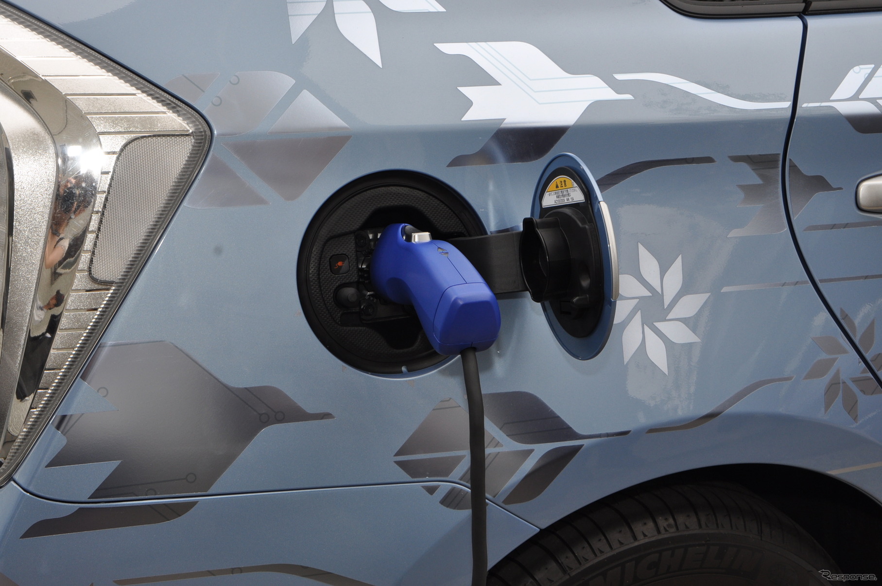 トヨタ、PHVから住宅に電力を供給できるV2Hを開発