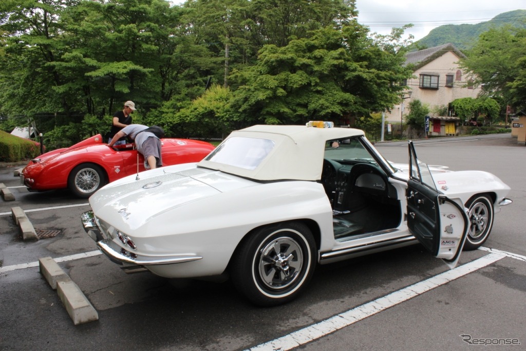 スプレンドーレ伊香保2012　シボレー・コルベットスティングレイ。幌をかけたところ。