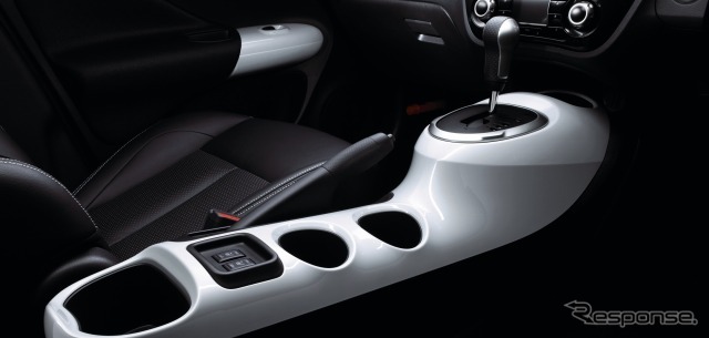 日産 ジューク 16GT プレミアムホワイトパッケージ センターコンソール