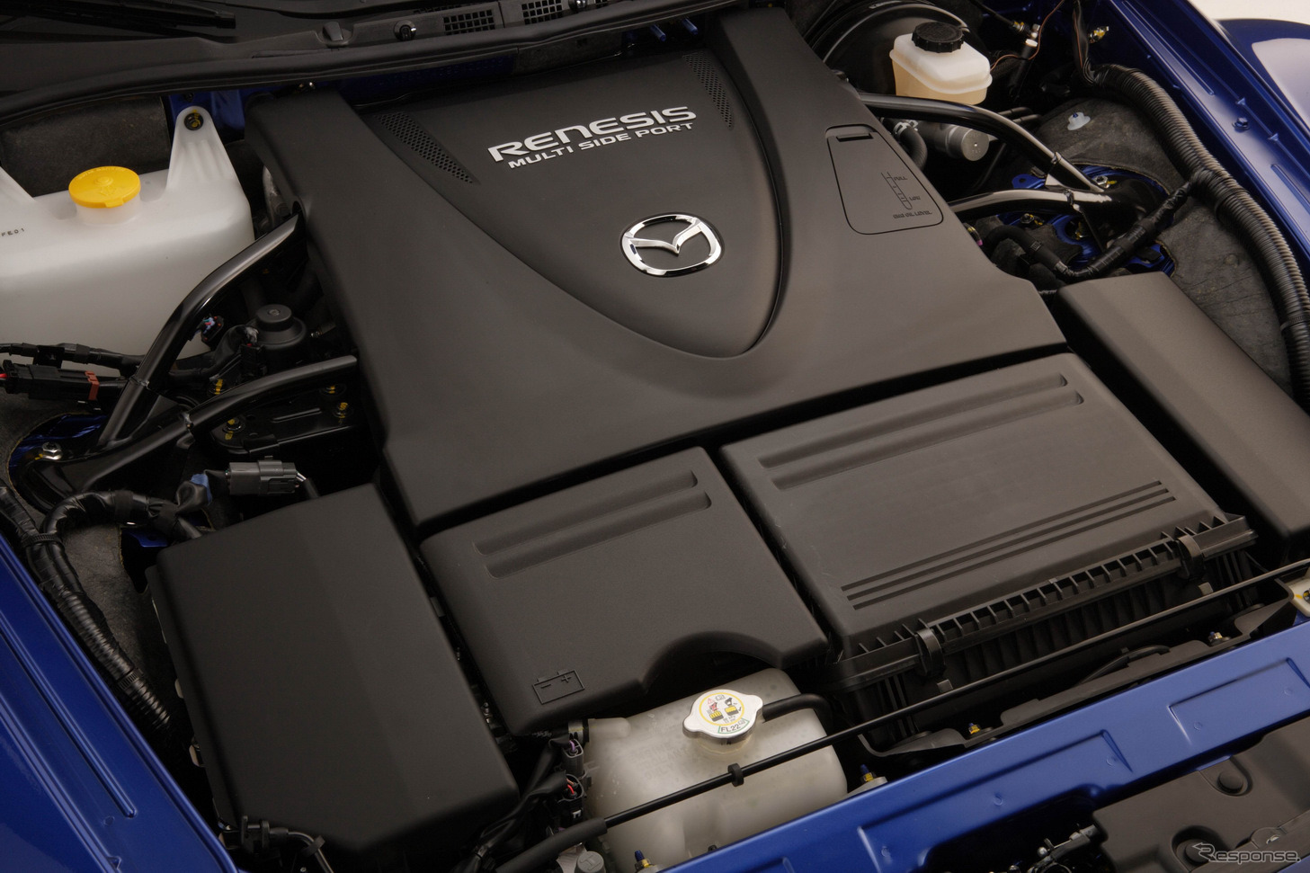 世界でロータリーエンジンを積む唯一の市販車、マツダRX-8