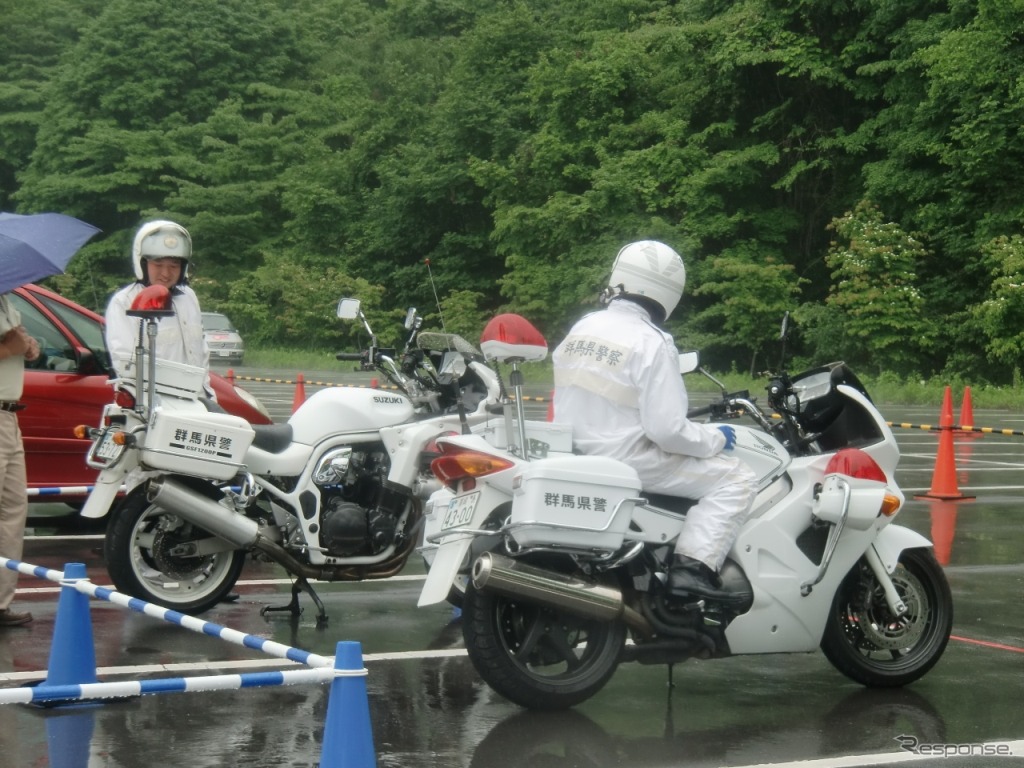 スプレンドーレ・ピクニック開催　地元警察の白バイ隊も子供たちサービスで参加