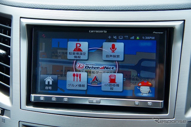 これはドコモAndroid接続時の画面だが、iPhoneでも駐車場の満空情報やガソリン価格情報の取得ができる。