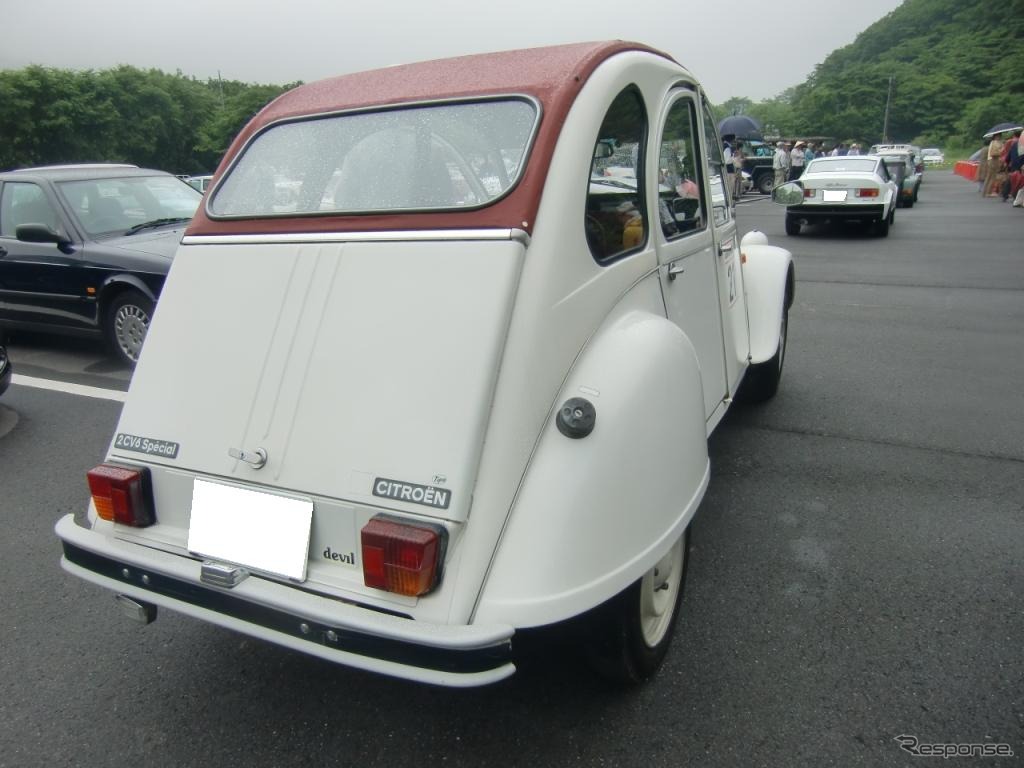 スプレンドーレ・ピクニック開催　シトロエン・2CV
