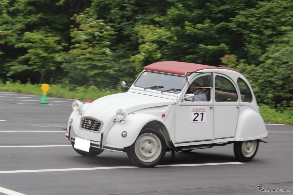 スプレンドーレ・ピクニック開催　シトロエン・2CV
