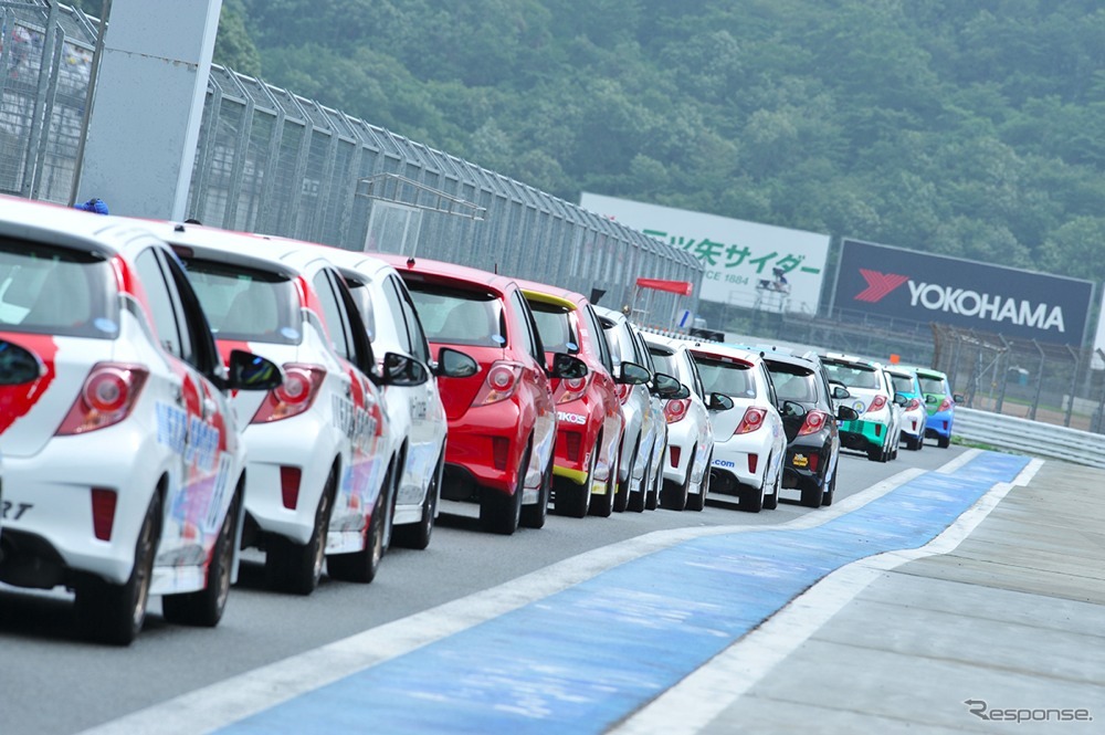 ヴィッツレース関東第三戦のようす