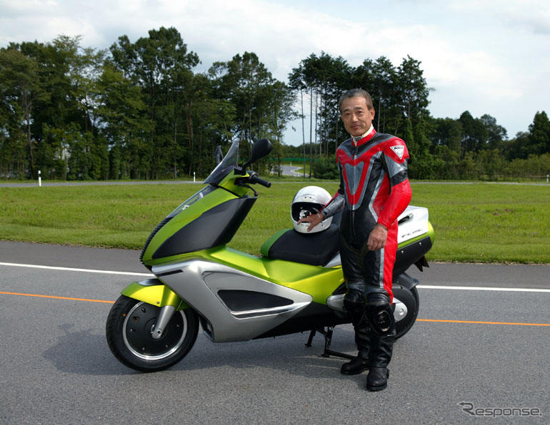 【ホンダミーティング】疾走写真蔵…福井社長、モトGPマシンも操る!!