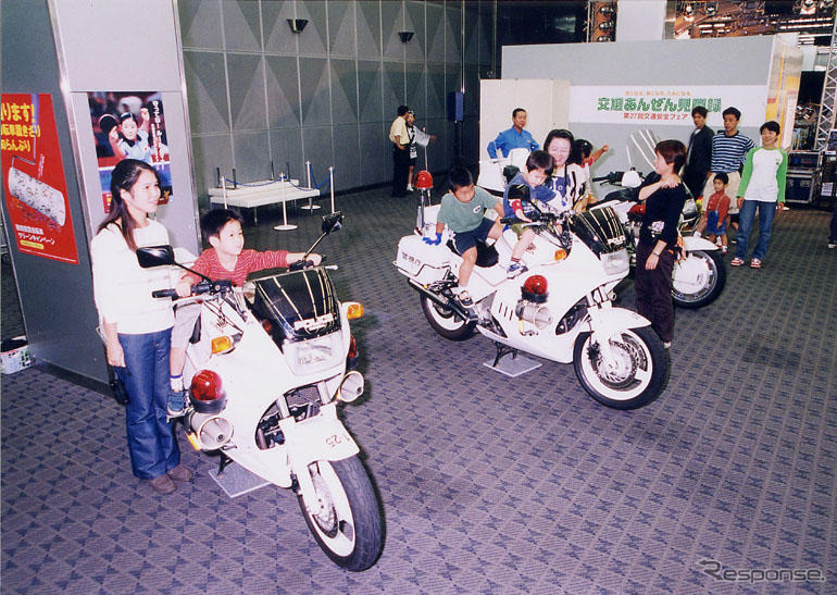 交通安全大使に上戸彩…交通安全フェアを開催