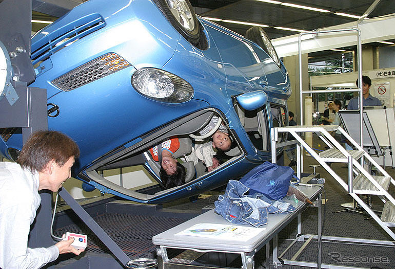 交通安全大使に上戸彩…交通安全フェアを開催