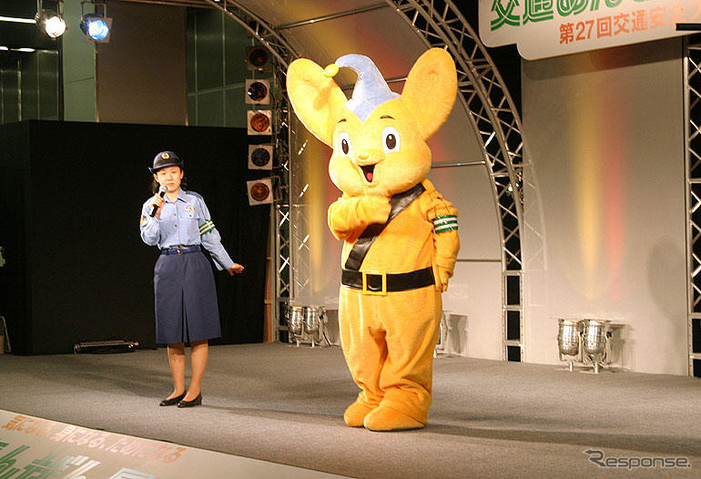 交通安全大使に上戸彩…交通安全フェアを開催