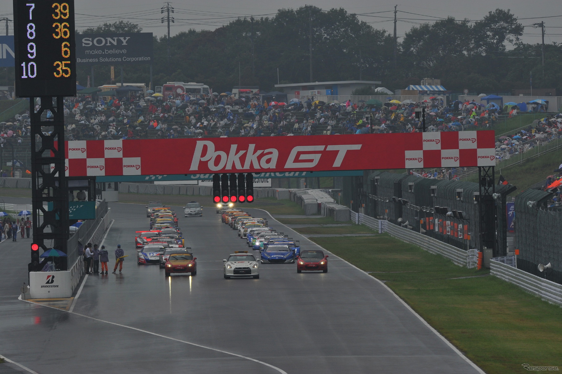 鈴鹿サーキットで開催されるSUPER GT 第5戦、4年ぶり1000kmレースが復活（写真：2011年開催のようす）