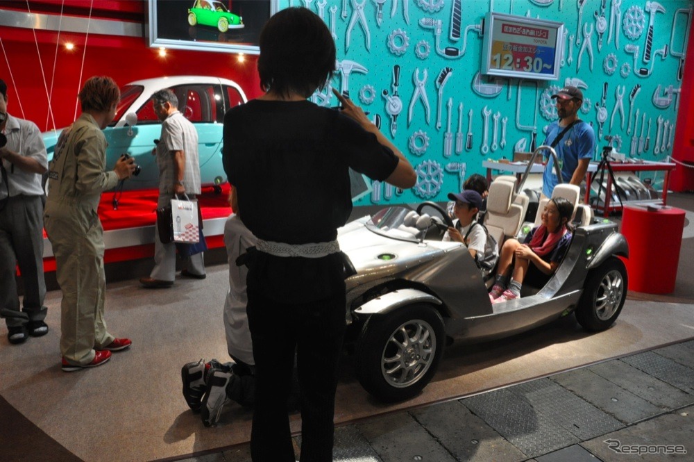 トヨタ自動車の新たなCamatte。鈑金の匠が手作りでボディを作り上げた。