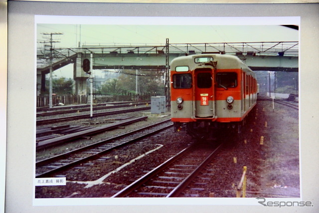 車内には花上館長の撮影による当時の8000系の写真も公開された