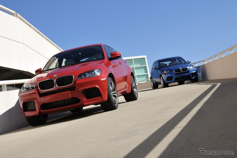 BMW X5M（青）とX6M（赤）