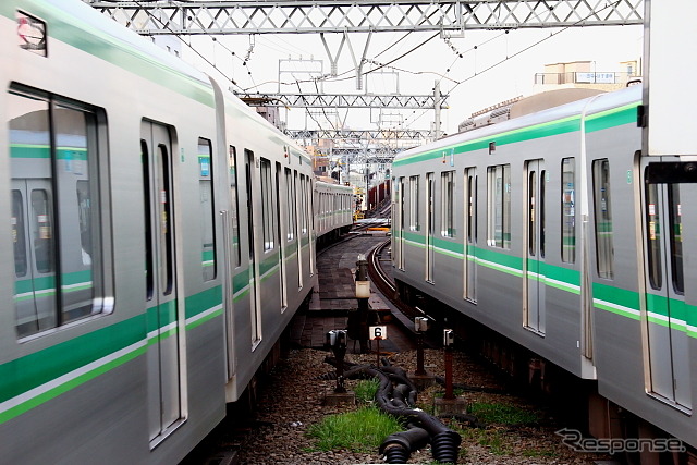 今回のイベントで公開される予定の千代田線用16000系（小田急線下北沢駅）