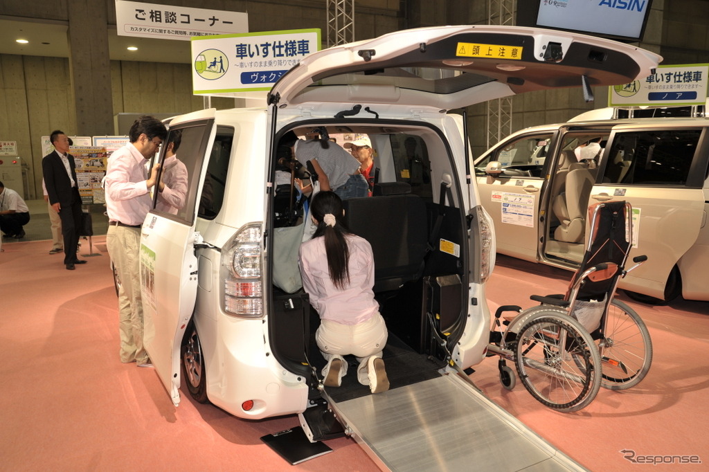 ヴォクシー	車いす仕様車（スロープタイプ） タイプI 車いす2脚仕様