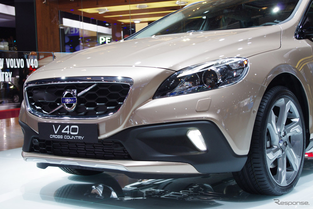 ボルボ・V40クロスカントリー（パリモーターショー12）