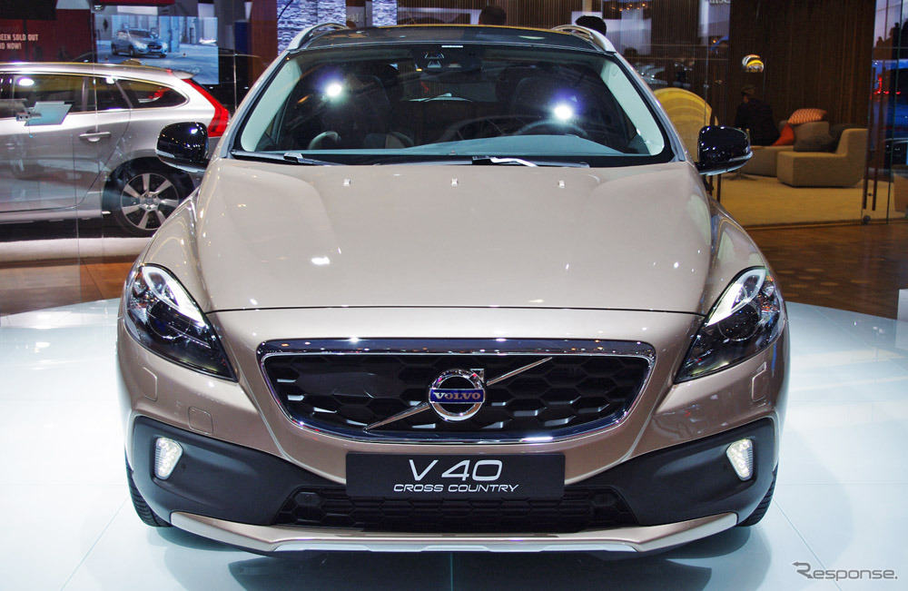 ボルボ・V40クロスカントリー（パリモーターショー12）