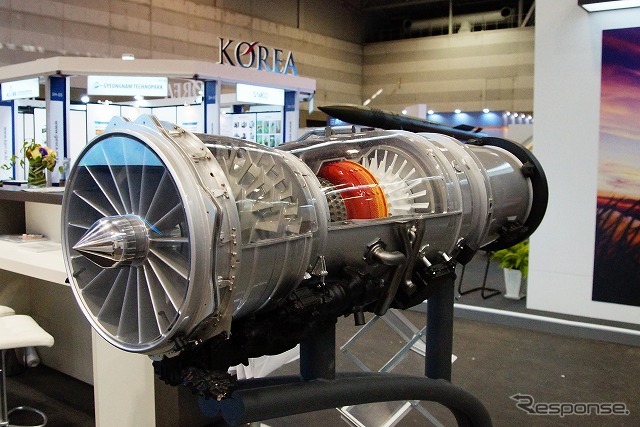 プラット&ホイットニー社のブースには、F-35に搭載されるエンジン『F135』のスケールモデルを展示。