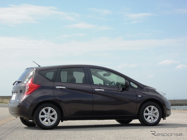 日産ノート メダリスト