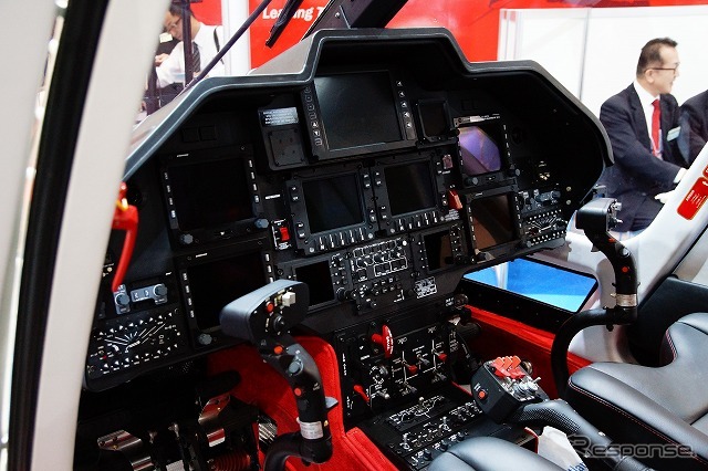 様々な操縦支援装置が標準で装備されているのもグランドニューの特長。