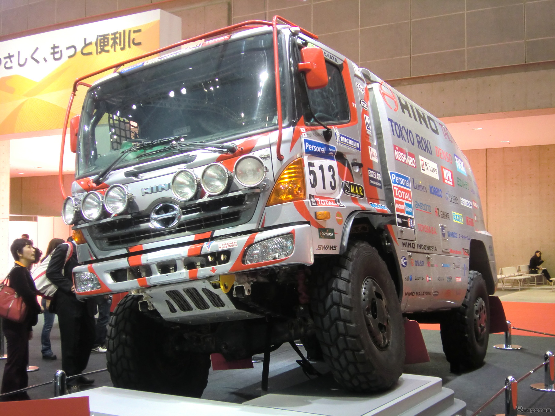 日野のダカールラリー参戦車（2011年大会モデル）。