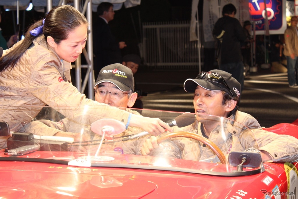 ゴールした元F1パイロットの片山右京氏