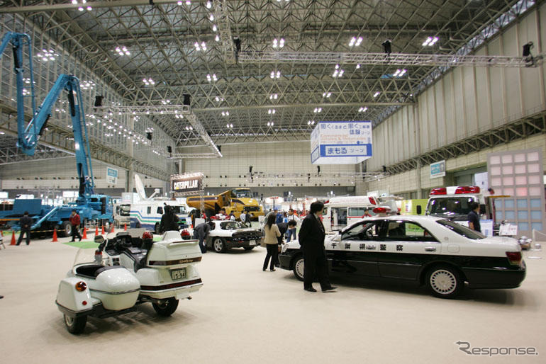 【東京モーターショー04】体験ゾーン…RX-7のパトカーにも乗れる