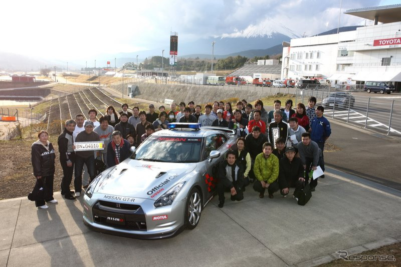 R35型 GT-R 限定のドライビングレッスン…2013年モデルも紹介