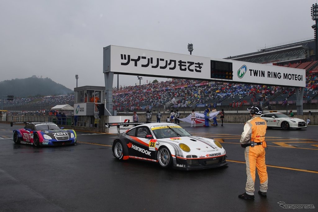 【SUPER GT 最終戦】GT300は峰尾/横溝組のポルシェが逆転でタイトル制す［写真蔵］
