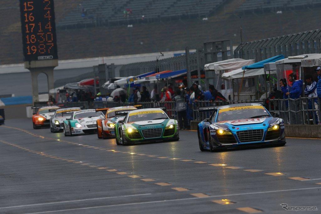 【SUPER GT 最終戦】GT300は峰尾/横溝組のポルシェが逆転でタイトル制す［写真蔵］