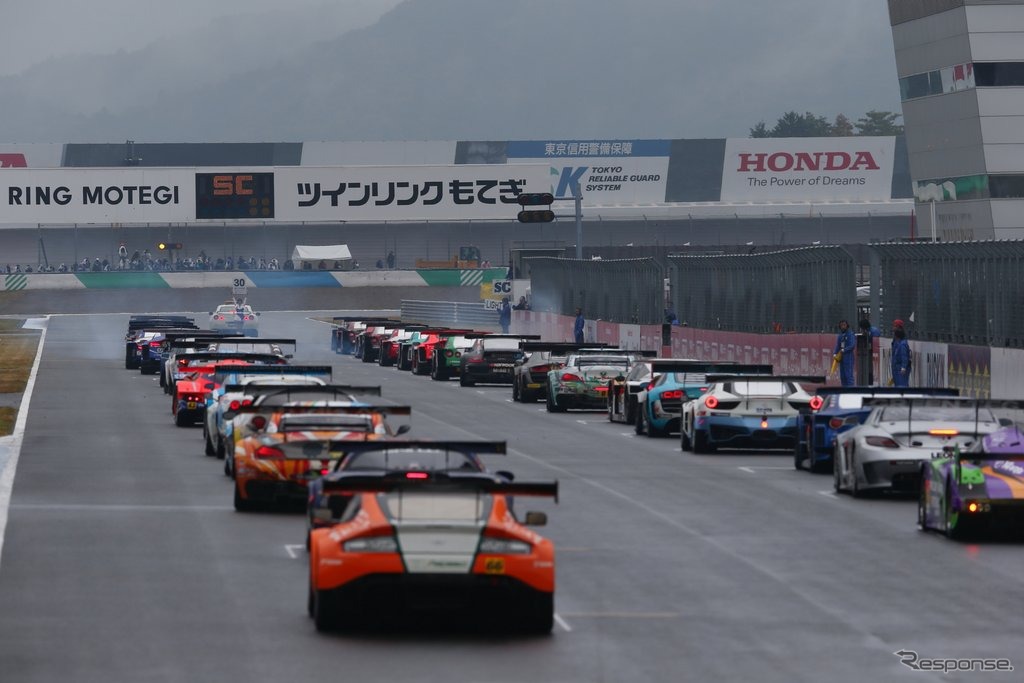 【SUPER GT 最終戦】GT300は峰尾/横溝組のポルシェが逆転でタイトル制す［写真蔵］
