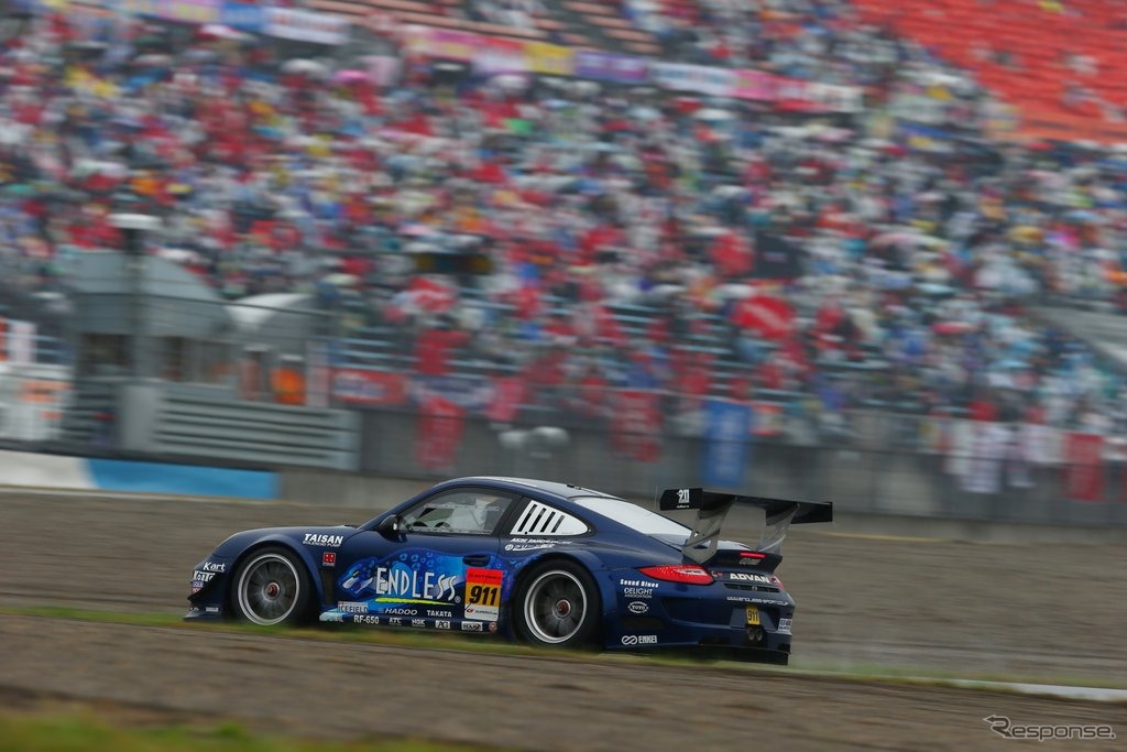 【SUPER GT 最終戦】GT300は峰尾/横溝組のポルシェが逆転でタイトル制す［写真蔵］