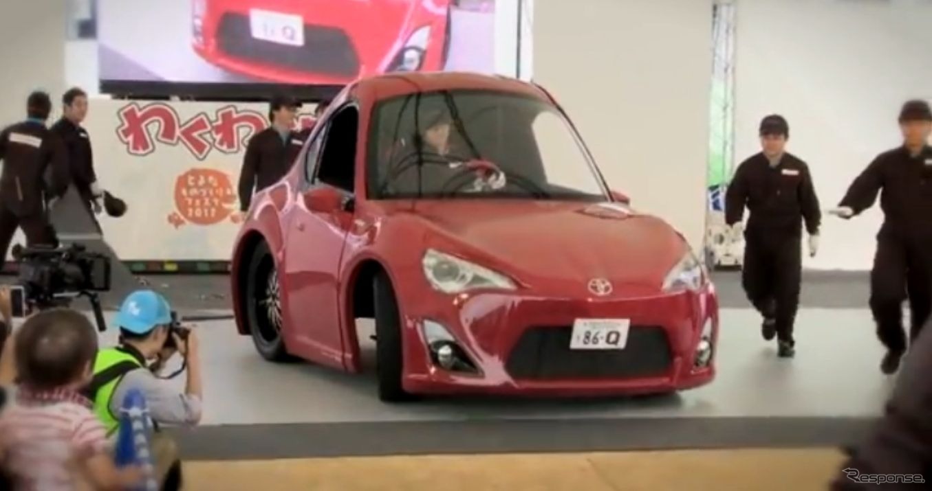 トヨタの技術者がイベントで製作した軽トラックベースのトヨタ86の実物大チョロQ（動画キャプチャ）