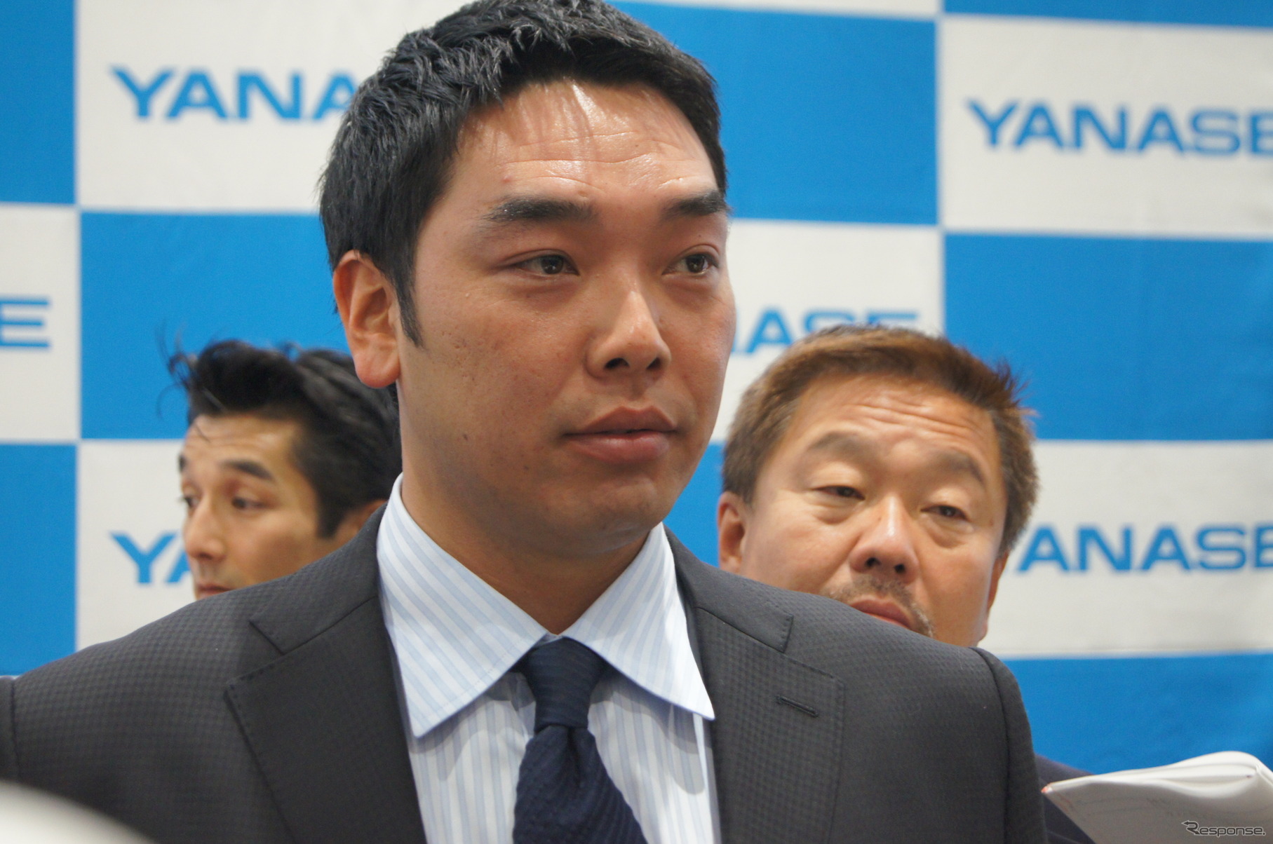 ヤナセ、読売巨人軍阿部慎之助選手に「2012 ヤナセ・ジャイアンツMVP賞」を贈呈