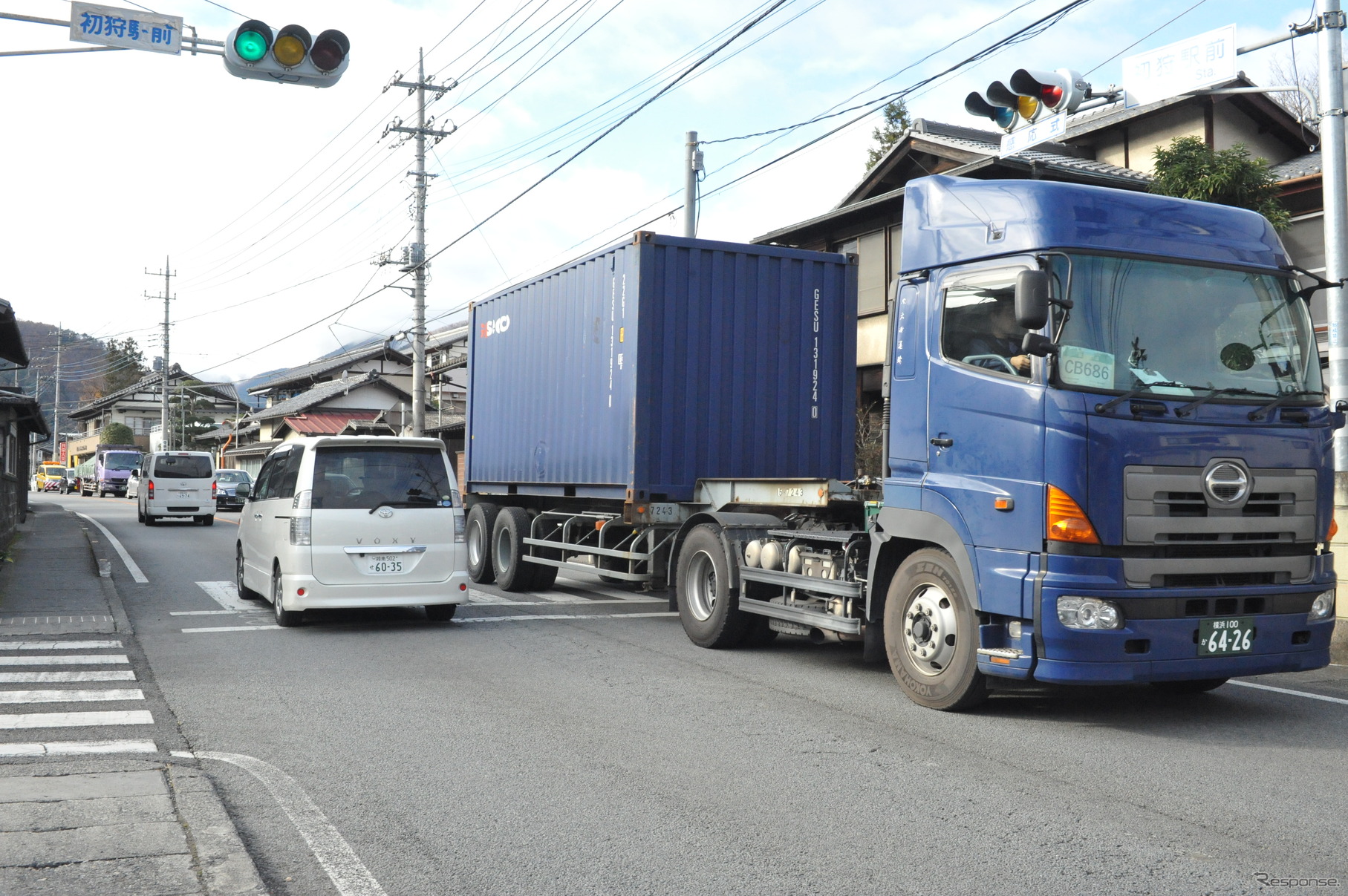 笹子トンネル天井板崩落事故による通行止めで渋滞する国道20号（山梨県大月市初狩駅前交差点）