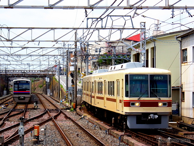 新京成電鉄（右）と京成電鉄（左）