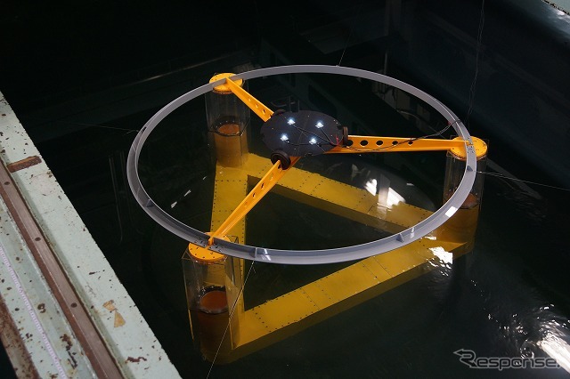浮体式の風力発電装置の台座部分を模している。