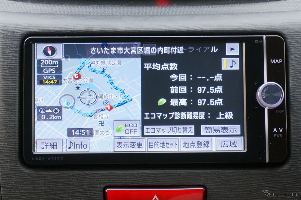 エコトライアル機能では、ルート上にエコ運転度合いを示す葉っぱを表示、さらに音声でアドバイスをおこなう