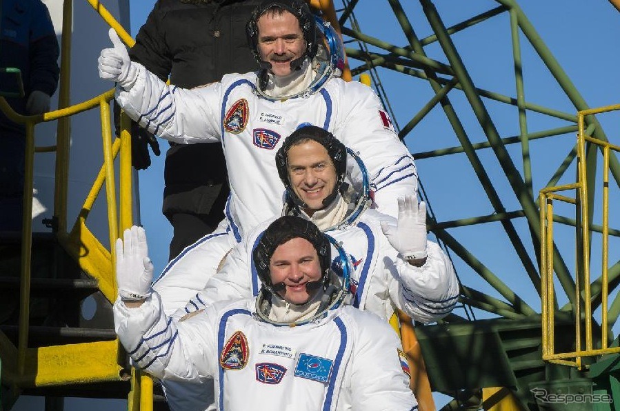 NASAのトム・マーシュバーン、ロシア連邦宇宙局のロマン・ロマネンコ、カナダ宇宙局のクリス・ハドフィールド各氏