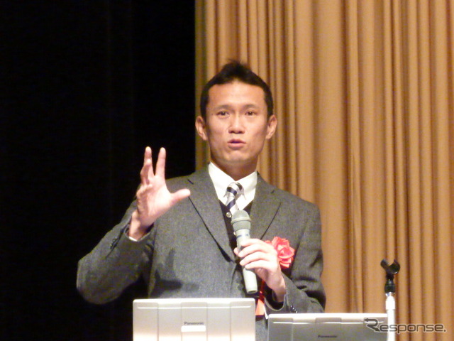 伊藤氏