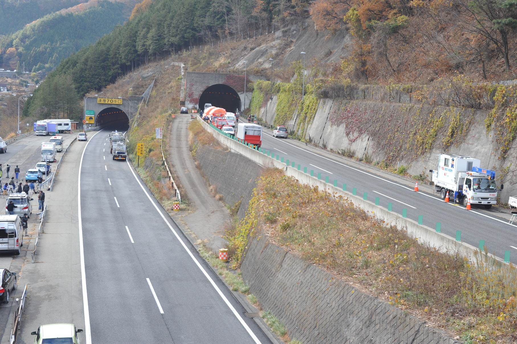約1か月ぶりに通行止めが解除される笹子トンネル（山梨県）