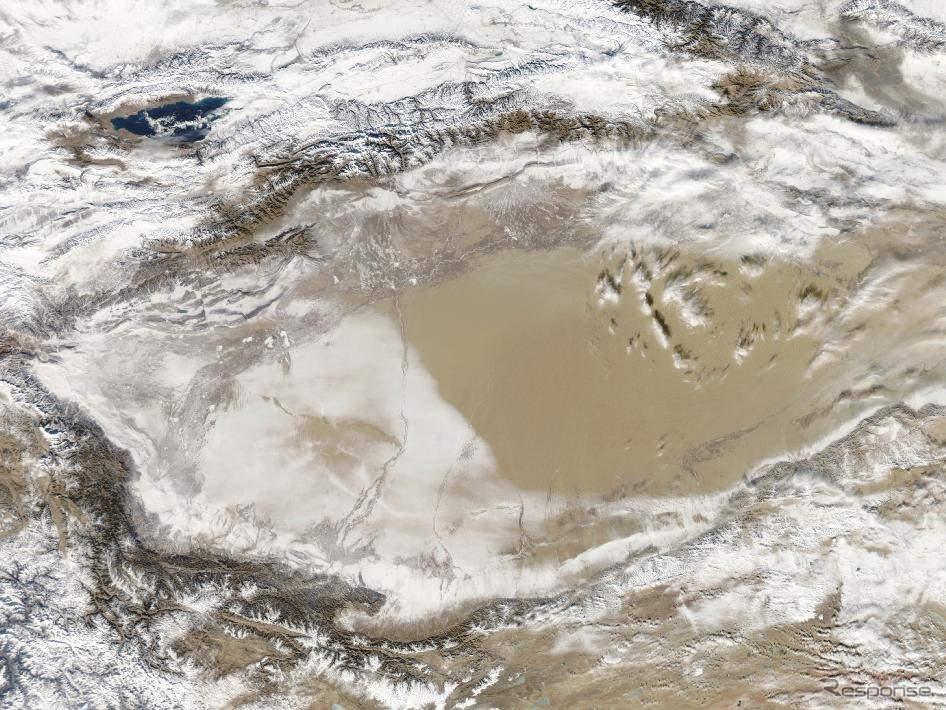 タクラマカン砂漠の積雪